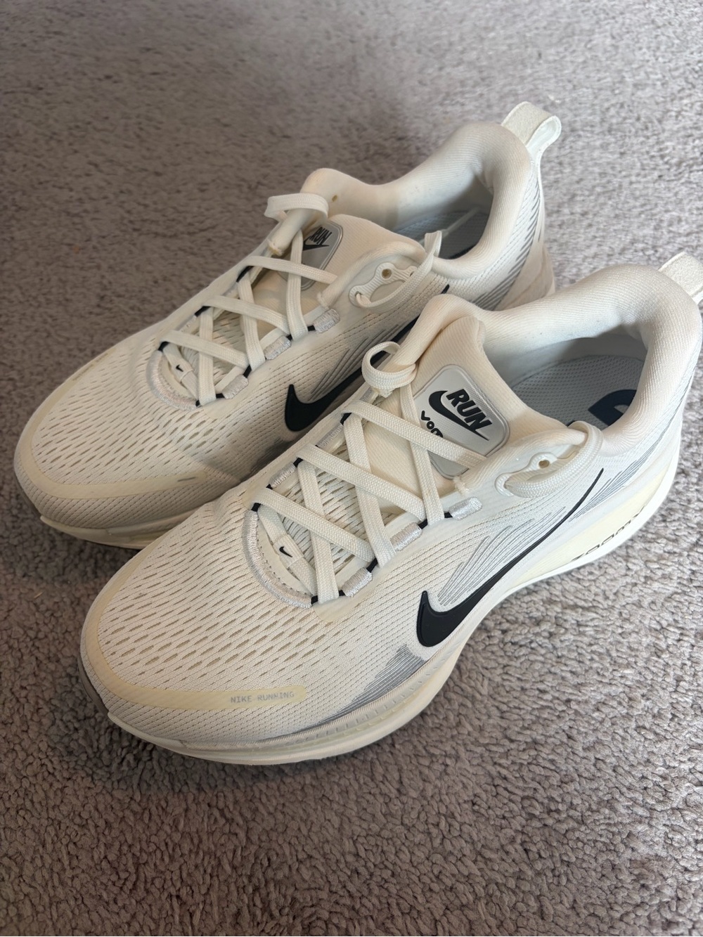 Nike Women’s Vomero 18 in Coconut - Picture 3 of 4